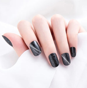 Mysterious Cat-Eye Nails Tips